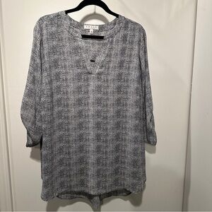 Chaus 1X Monochrome Textured Chic Blouse